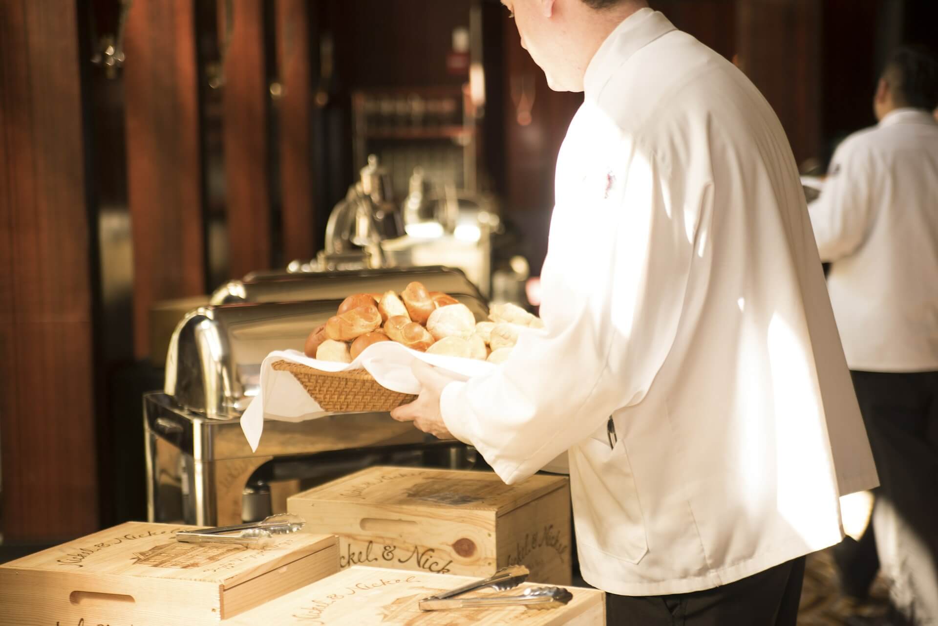 waiter-492872_1920 (1)